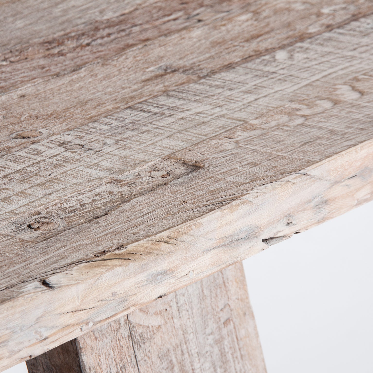 HASSI DINING TABLE